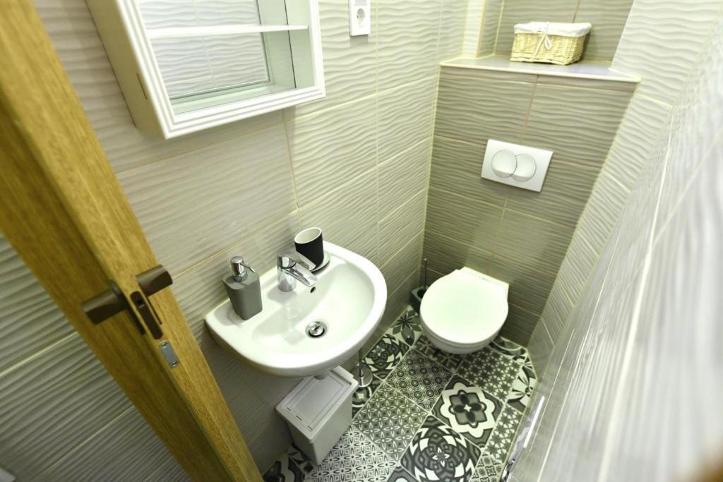 شقة Cosy Flat In Kiraly Str, King بودابست المظهر الخارجي الصورة